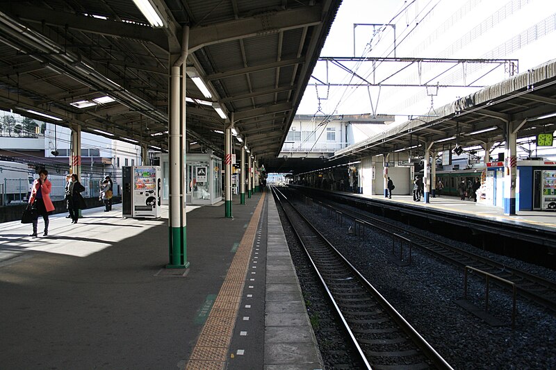 File:Kashiwa Station 2009-11-20.jpg