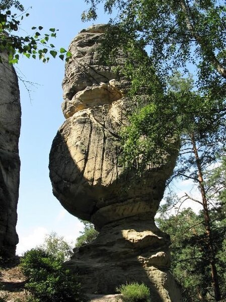 File:Klokočské skály 2009 (3).jpg