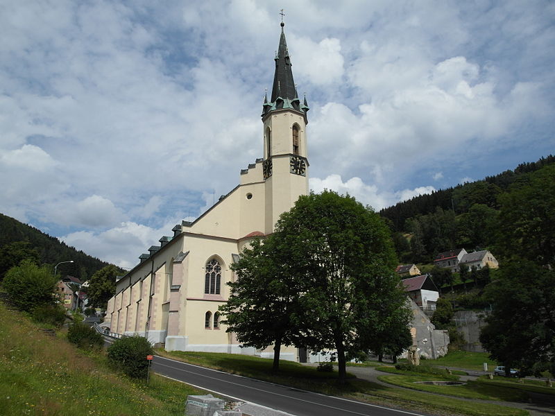 File:Kostel sv. Jáchyma (Jáchymov).JPG