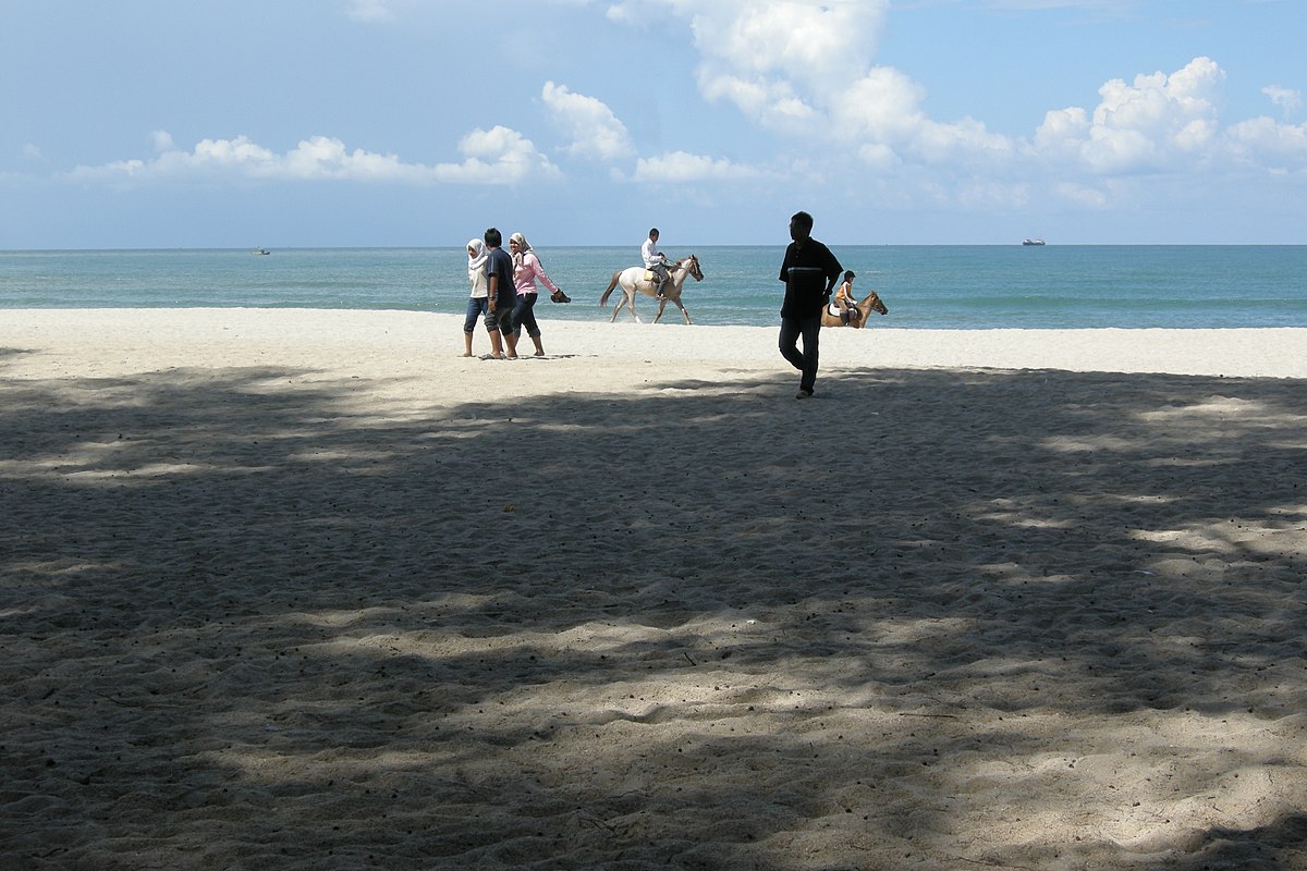 File:Kuala Terengganu, Malaysia, Beach.jpg - Wikimedia Commons