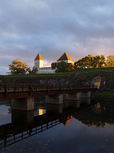 File:Kuressaare linnuse sissepääs.JPG