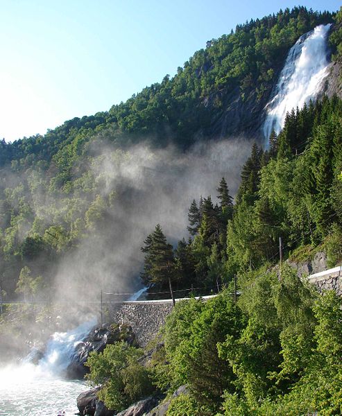 File:Kvinnefossen waterfall sognefjord.jpg