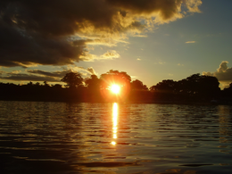 Saulėlydis prie lagūnos