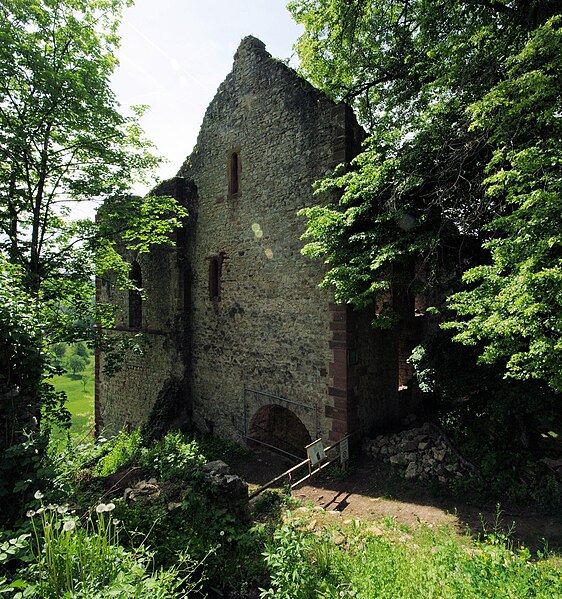 File:Landeck Burgruine 14.jpg