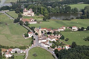 Le Bourg et le Château de St Pierre.jpg