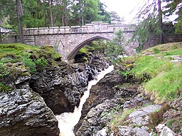 The Linn of Dee ved floden River Dee i nærhedern af Braemar. Linn er det skotske ord for vandfald.
