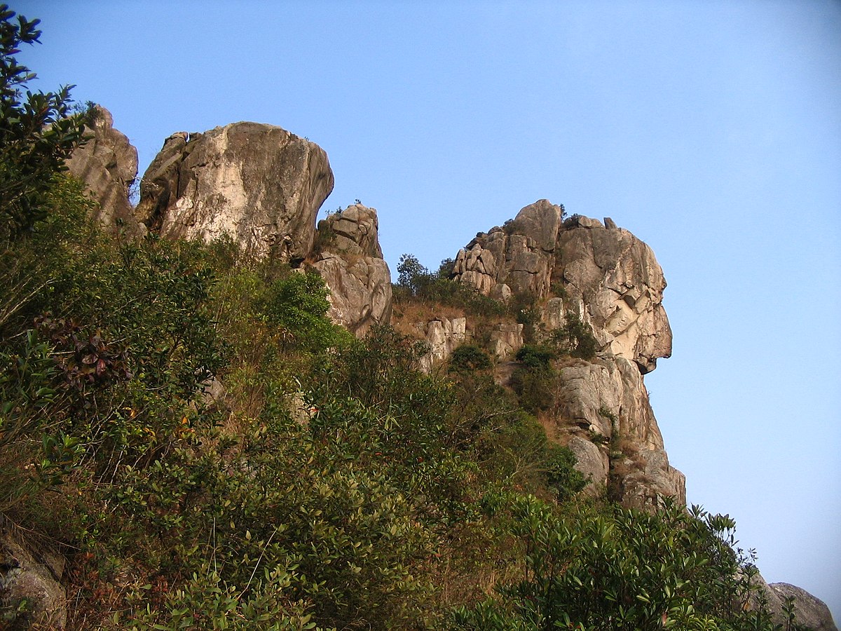 【携程攻略】武定狮子山旅游区景点,狮子山景区位于武定县城西3km（公路10公里），主峰海拔2452m，以形似…