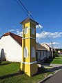 Čeština: Malá kaplička v Rouchovanech, okr. Třebíč. English: Little wayside chapel in Rouchovany, Třebíč District.