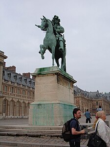 The statue in the cour d'honneur in 2005