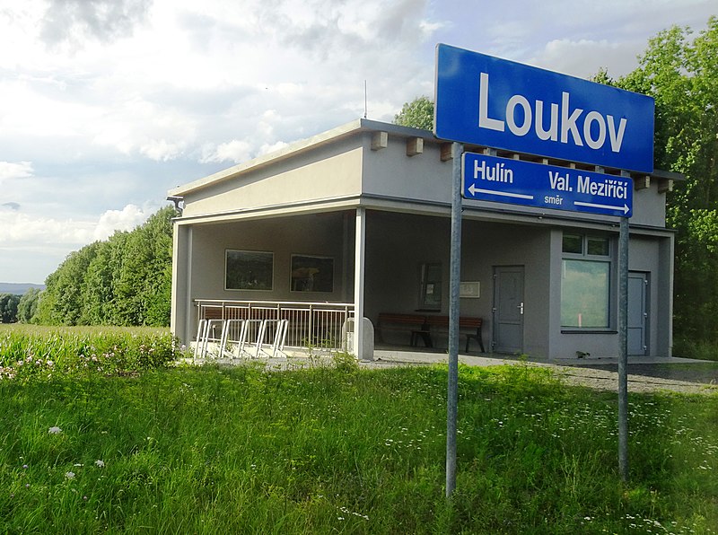 File:Loukov (KM), nádraží.JPG