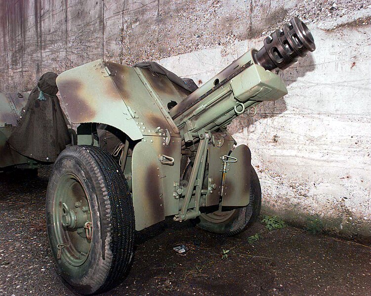 File:M48-76m-mountain-gun-Visca-19960515.JPG