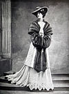 Cappotto da sera di Redfern 1904 cropped.jpg