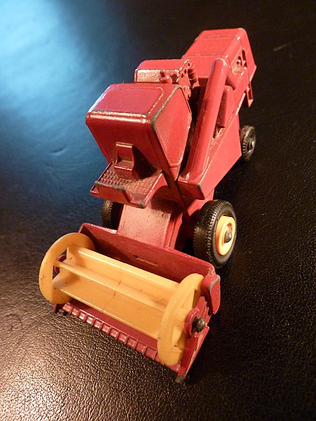 File:Matchbox No. 65 1967 Claas Combine Harvester 01.jpg