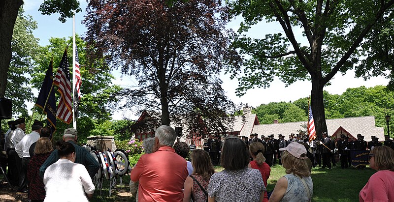 File:Memorial Day in Briarcliff Manor.jpg