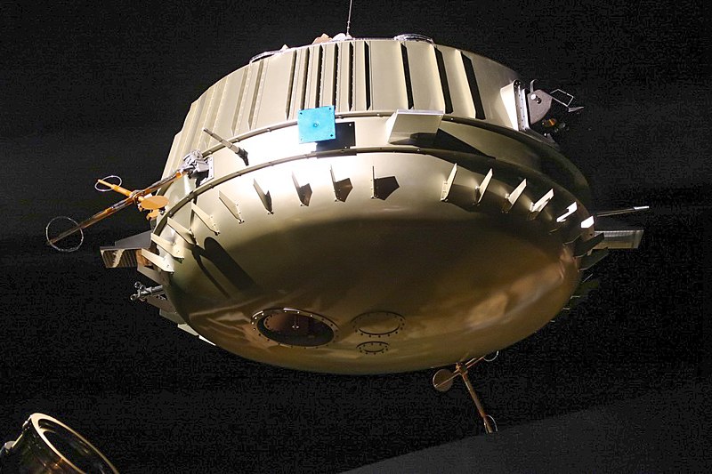 File:Model of the Huygens probe.Musée des Confluences.Lyon.jpg