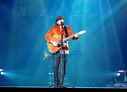 Mohit Chauhan performing at the Times Of India Film Awards 2013 (TOIFA)