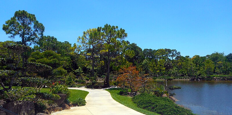 File:Morikami Museum and Gardens - View of Lake 03.jpg