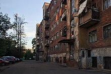 Moscow, 2nd Baumanskaya 1 old residential block (31451162372).jpg