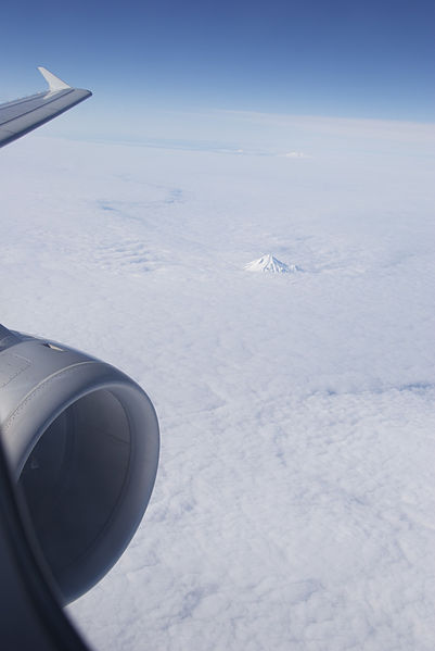 File:Mount Egmont Taranaki, seen from JQ281, AKL - ZQN (7840533336).jpg