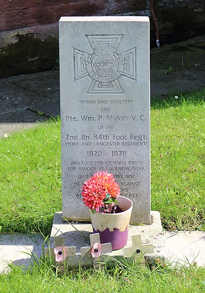 File:Mylott (William Patrick) CWGC gravestone, Anfield Cemetery.jpg
