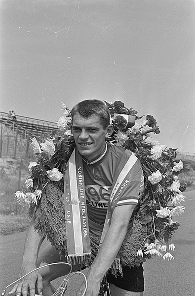 File:Nederlands Kampioenschap Wielrennen voor Nieuwelingen. Jan Aling werd kampioen, Bestanddeelnr 920-5260.jpg