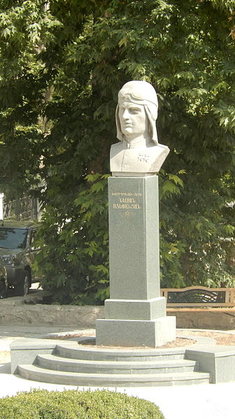 File:Nelson Stepanyan bust, Stepanakert.jpg