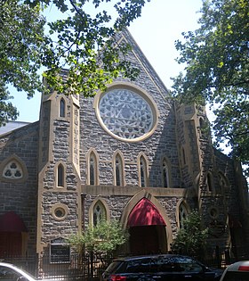 Façade de l'église, 355 State Street, avec pignon sur rue et une rosace.