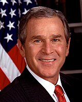 ligação=https://en.wikipedia.org/wiki/File:Official Portrait- President George Walker Bush, 43rd President of the United States, Republican - DPLA - 7482eac0e113bf03014d1686a3733f97.jpeg