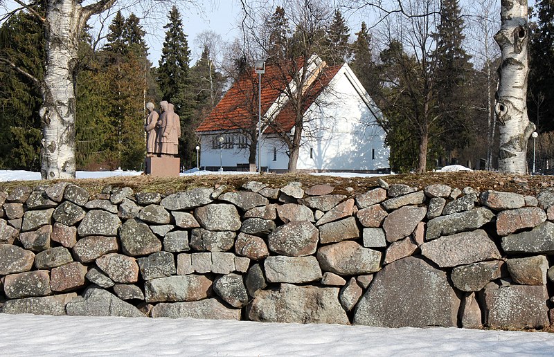 File:Oulu Cemetery Wall 20130412.JPG