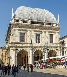 Palazzo della Loggia piazza Brescia.jpg