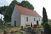 Kirche in Pelsin, Westgiebel und Südseite