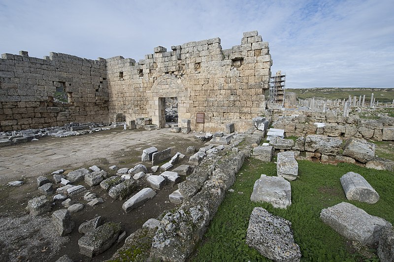 File:Perge Roman Gate in 2012 6851.jpg