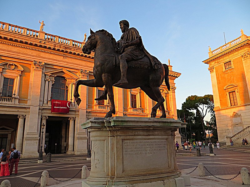 File:Piazza del Campidoglio - Statua equestre di Marco Aurelio - panoramio.jpg