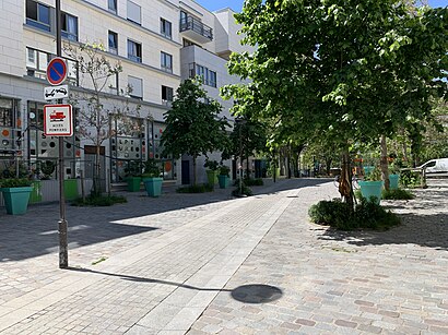 Comment aller à Place Marc Bloch en transport en commun - A propos de cet endroit