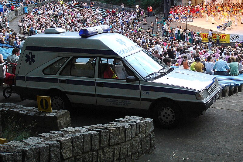 File:Polonez ambulance (security).jpg