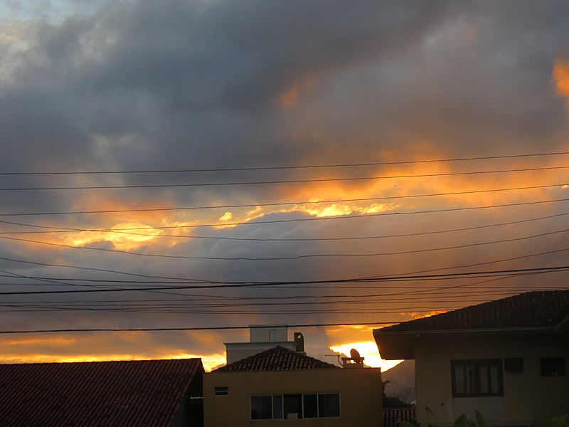 File:Por do sol em joinville - panoramio.jpg