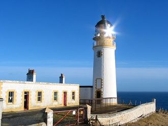 Tiumpan Head lighthouse PortvolleVillage (1).jpg