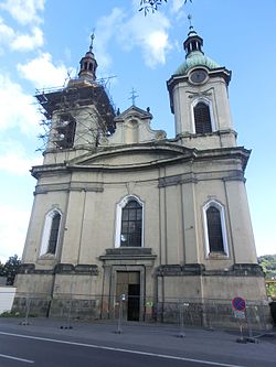 Průčelí kostela sv. Václava v Rozbělesích (v roce 2015)