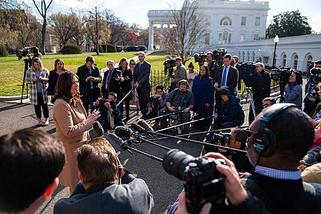 Fail:Press_Secretary_Sarah_Sanders_Speaks_to_the_Press_(32522707307).jpg