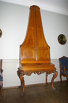 Pyramidenflügel von C. E. Friederici im Musikzimmer des Goethe-Hauses in Frankfurt am Main (Quelle: Wikimedia)