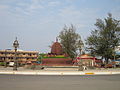 Tượng đài quả sầu riêng ở quảng trường trung tâm thị xã Kampot.