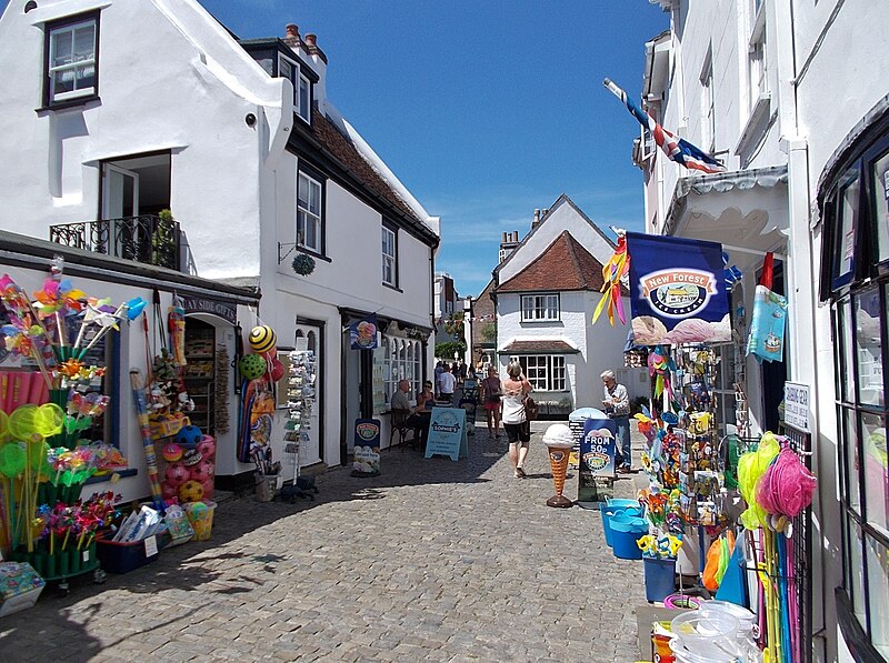 File:Quay Street, Lymington, Hampshire, England.jpg