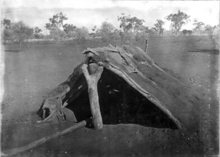 An Indigenous Australian dugout near Cunnamulla, Queensland around 1910 Queensland State Archives 3207 Blacks Dugout Tinnenburra c 1910.png