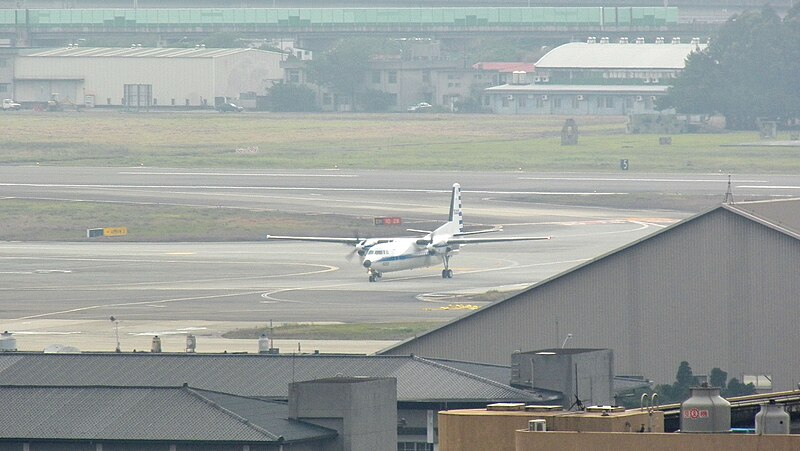 File:ROCAF Fokker 50 5002 Taxiing at Songshan AFB 20120121.jpg