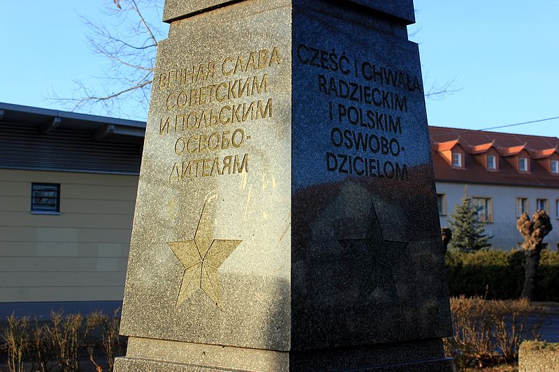 File:Rakecy Sowjetsko-pólski pomnik 2.jpg