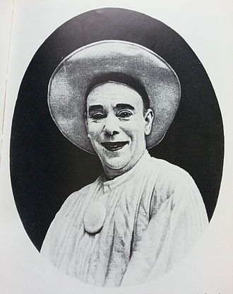 Raoul de Najac as Pierrot. Reproduced in Najac's Souvenirs d'un mime (Paris: Emile-Paul, 1909). Raoul de Najac as Pierrot.jpg