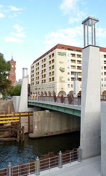 File:Rathausbrücke 120929.jpg