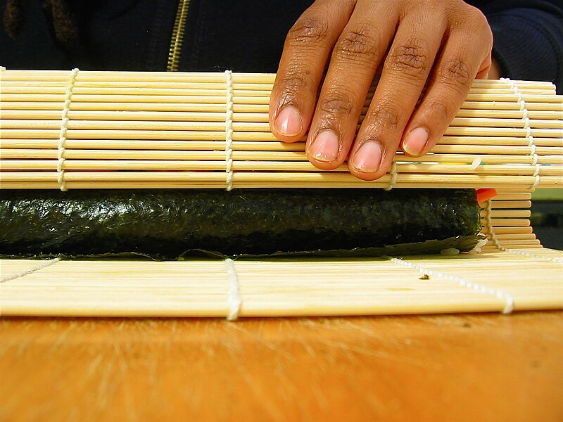 File:Roll sushi making.jpg