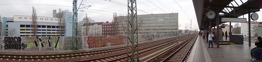 Panorama van S-Bahnstation Wedding en omgeving