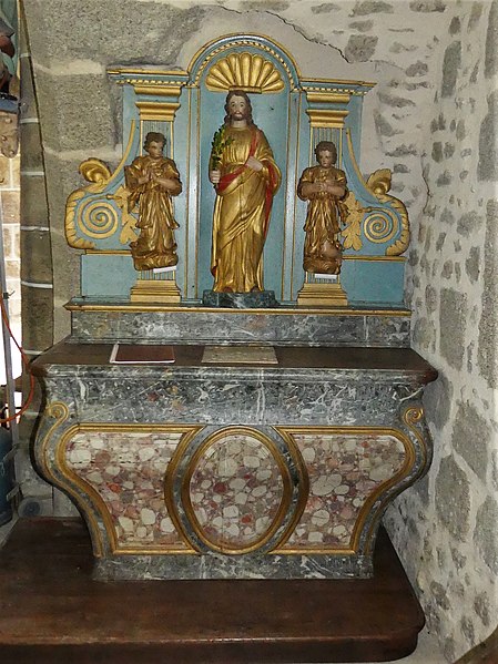 File:Saint-Oradoux-de-Chirouze église chapelle sud autel.jpg